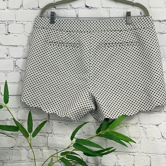🎉Elle White w/ Black Polka Dot Scallop Shorts - Picture 2 of 6